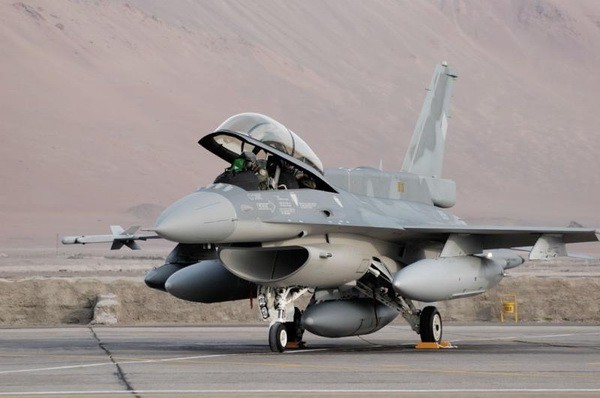 Máy bay chiến đấu F-16D do Mỹ chế tạo